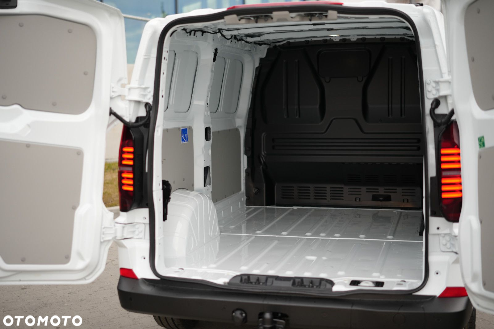 Volkswagen Transporter 2.0 TDI Manual - 9