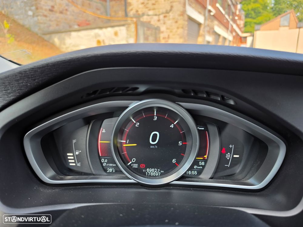 Volvo V40 D4 Summum - 8