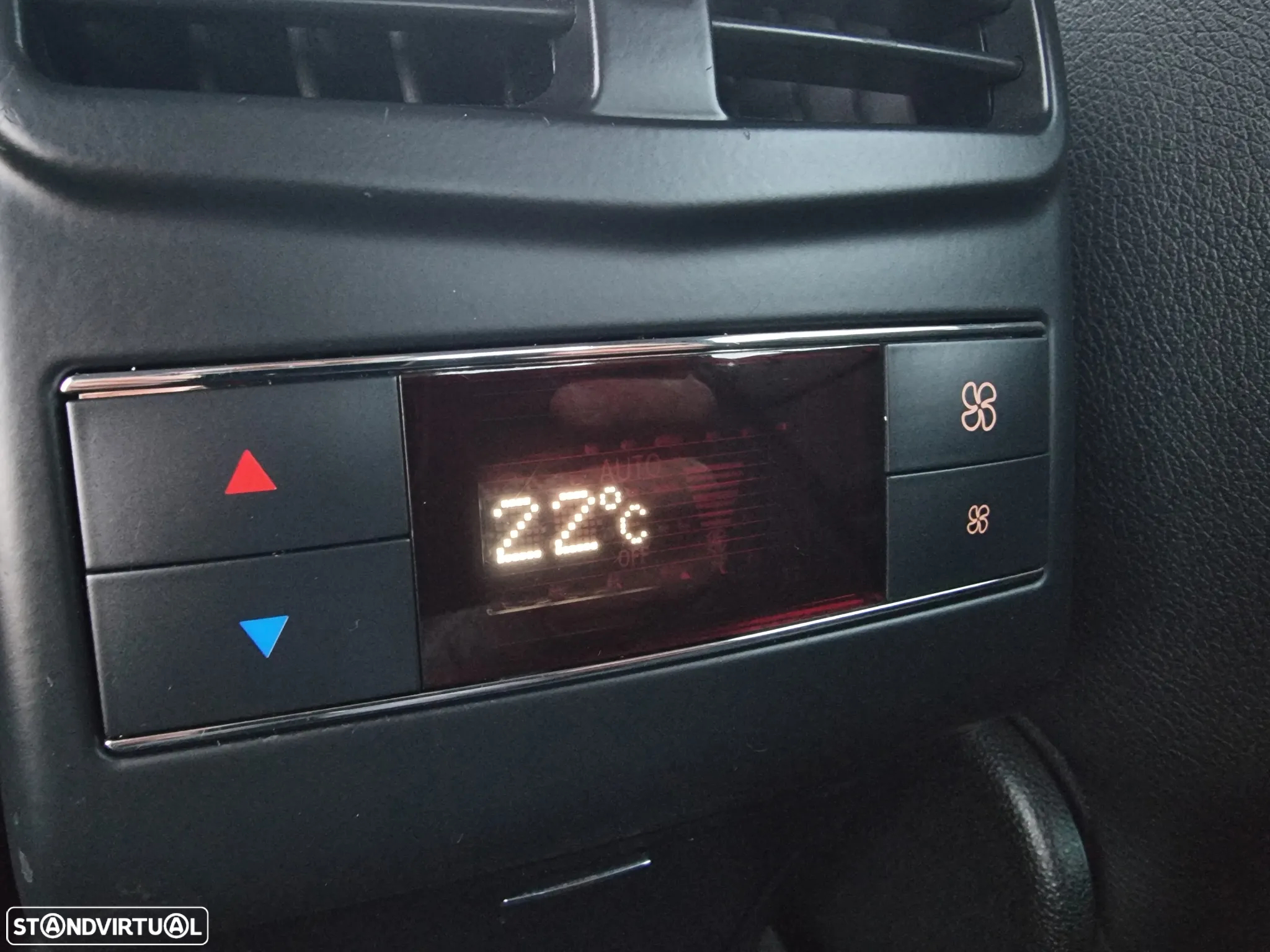 Mercedes-Benz E 220 CDi Avantgarde BE Auto. - 17