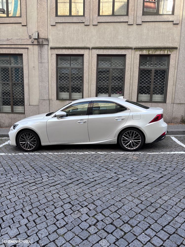 Lexus IS 300H Luxury - 12