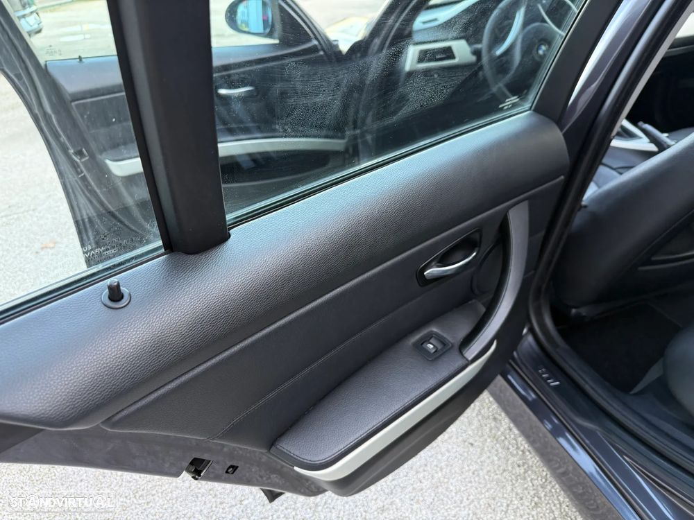 BMW 320 d Touring - 27