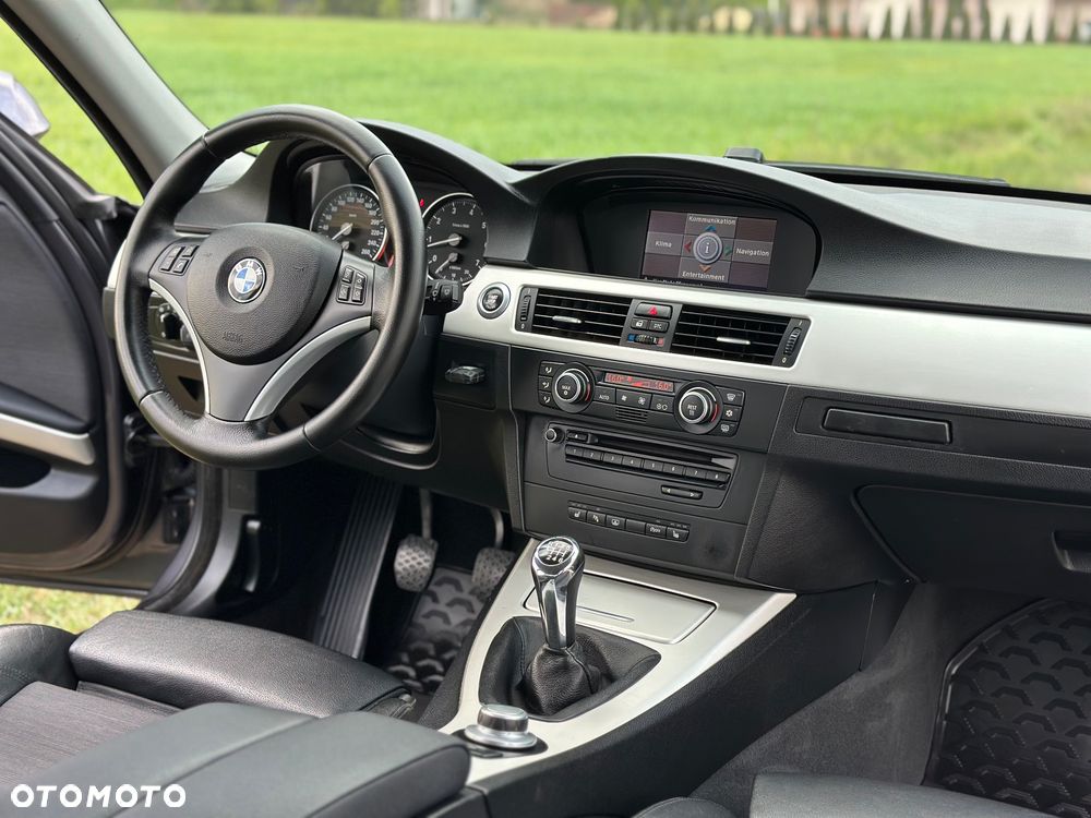 BMW Seria 3 318i - 3