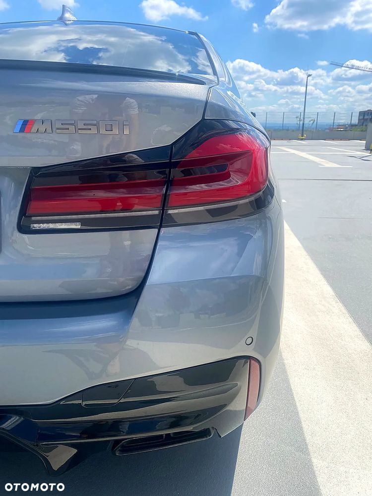 BMW Seria 5 M550i xDrive - 13