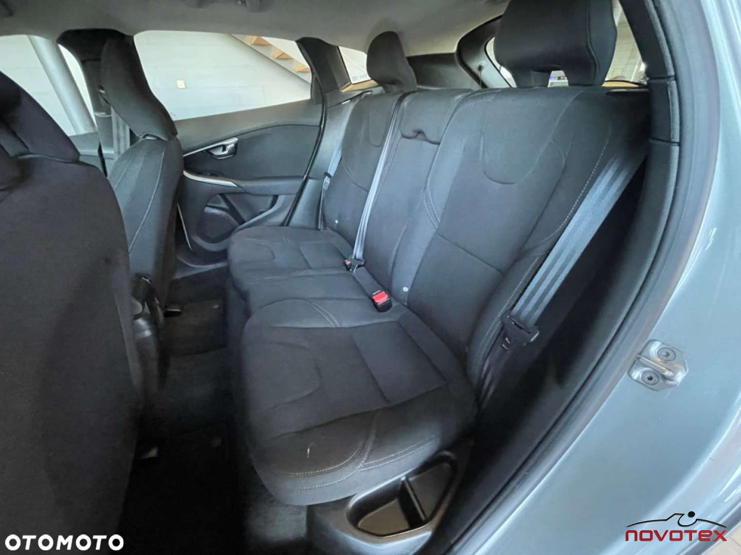 Volvo V40 D3 Summum - 19