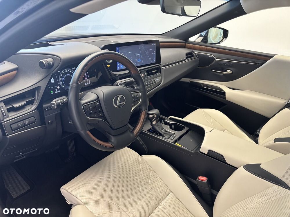 Lexus ES 300h Omotenashi - 3