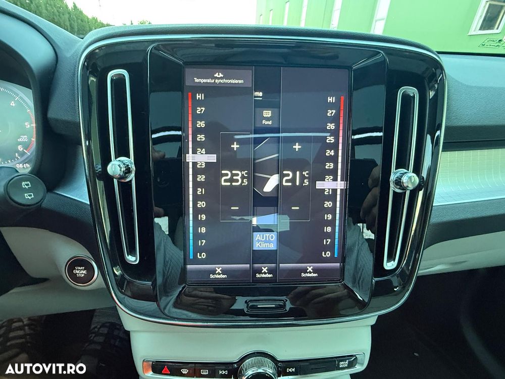 Volvo XC 40 D4 AWD Geartronic Momentum Pro - 23