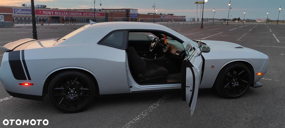 Dodge Challenger - 30