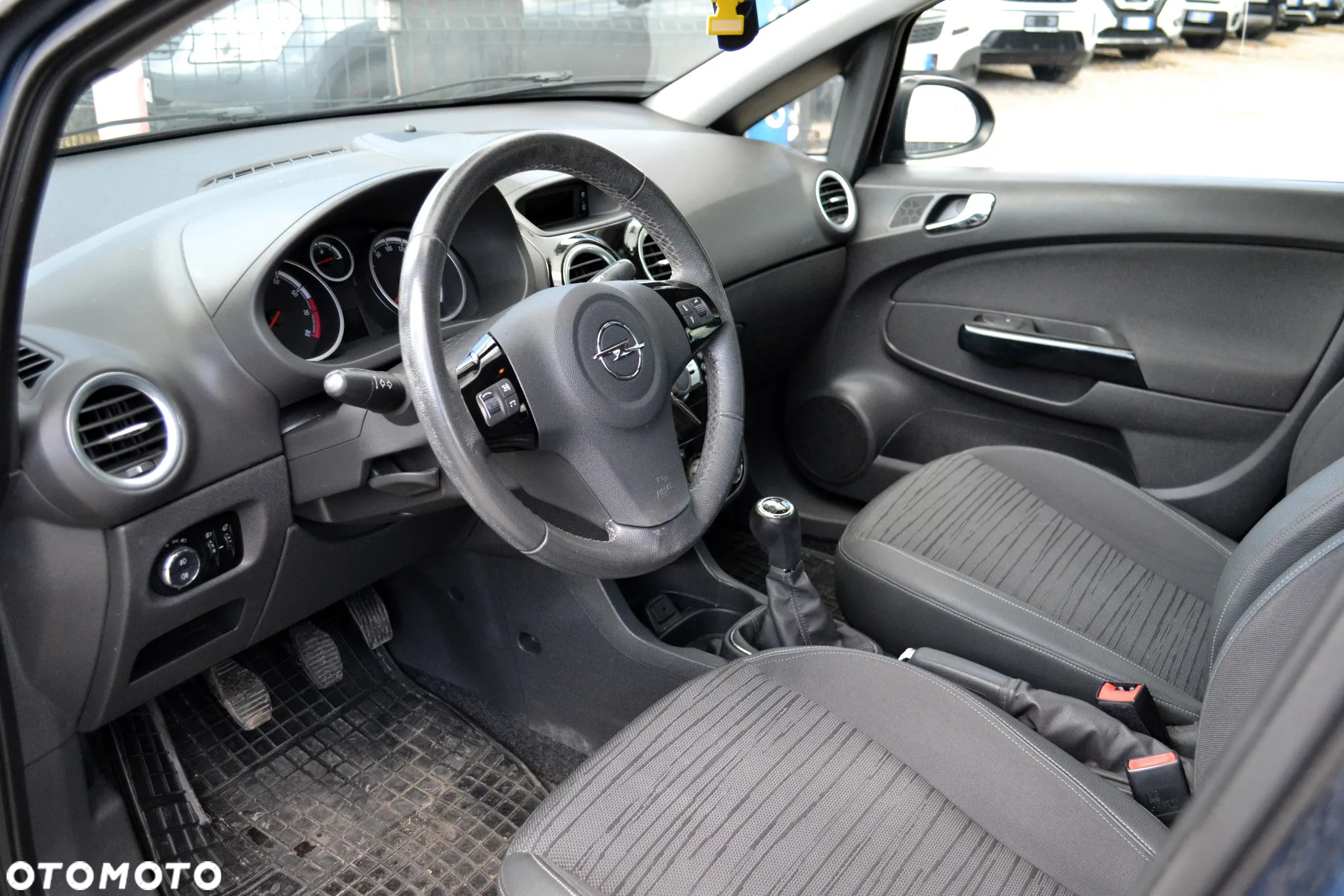 Opel Corsa 1.2 16V Essentia - 8