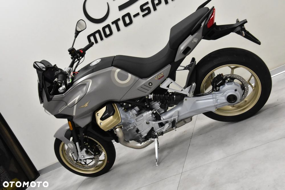 Moto Guzzi V100 Mandello - 11