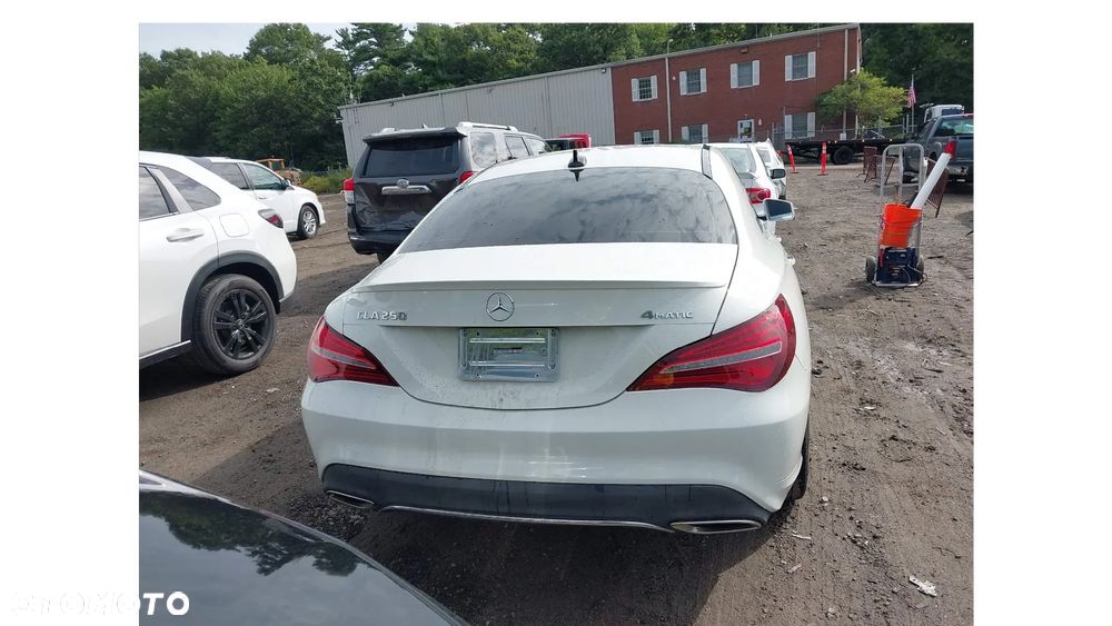 Mercedes-Benz CLA 250 4-Matic AMG Line - 9
