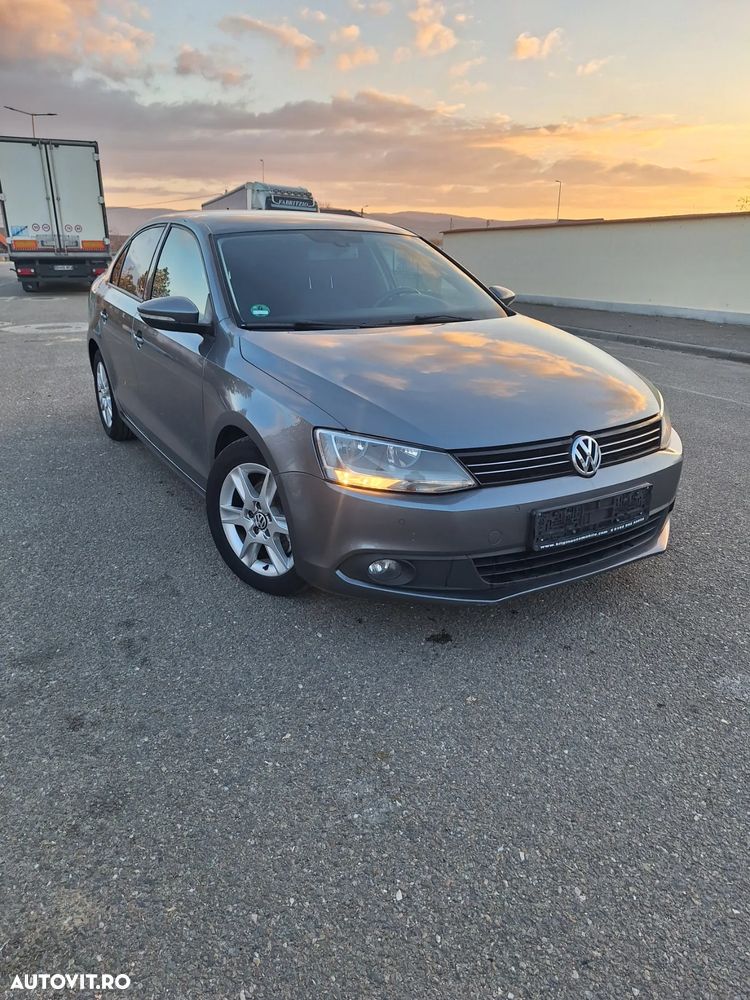 Volkswagen Jetta - 2