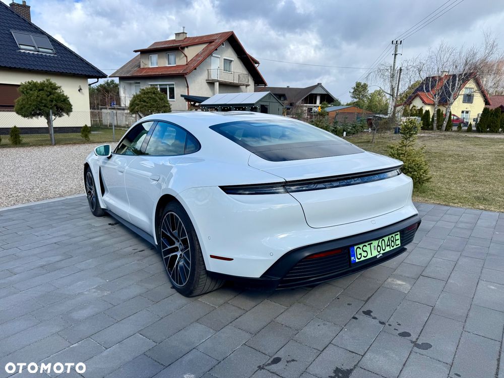 Porsche Taycan 4 - 11