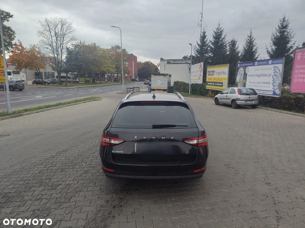 Skoda Superb 2.0 TDI SCR Style DSG - 3