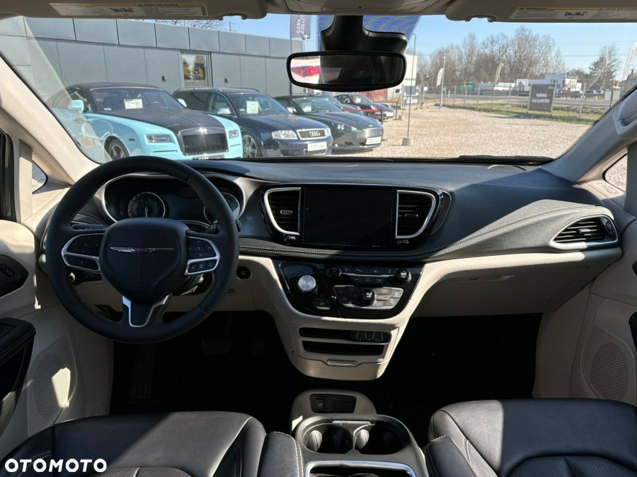 Chrysler Pacifica - 12