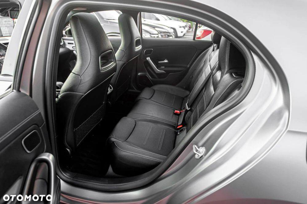 Mercedes-Benz Klasa A 250 4Matic 7G-DCT AMG Line - 19