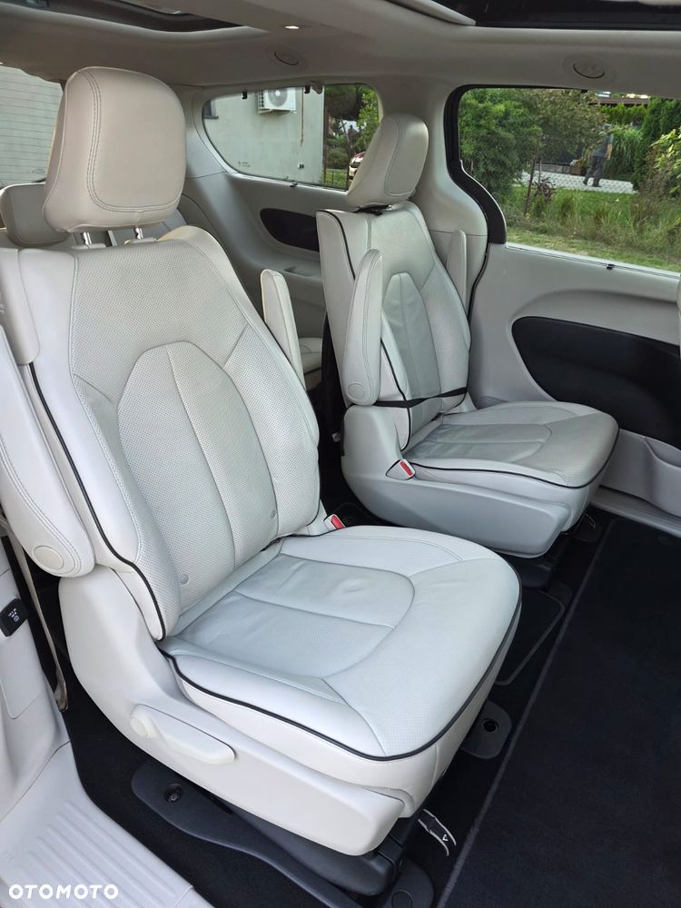 Chrysler Pacifica - 20