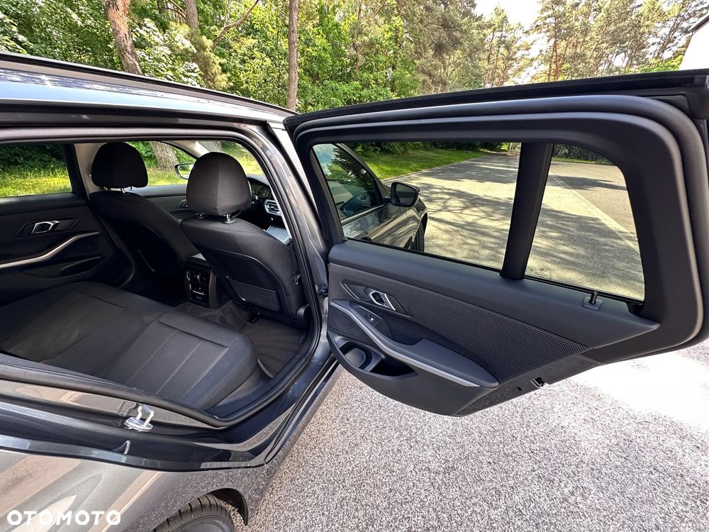 BMW Seria 3 320d xDrive MHEV Sport Line - 22