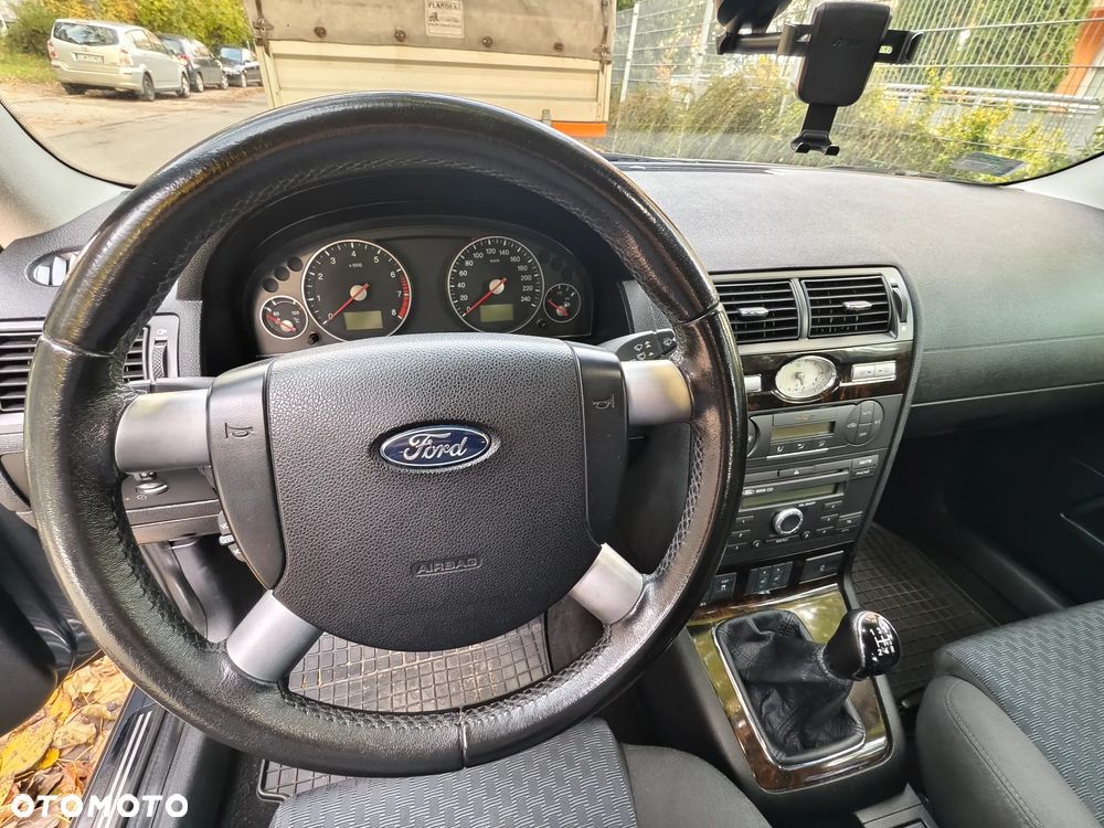 Ford Mondeo 1.8 Ghia - 24