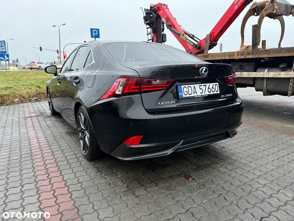 Lexus IS 300h F Sport - 8
