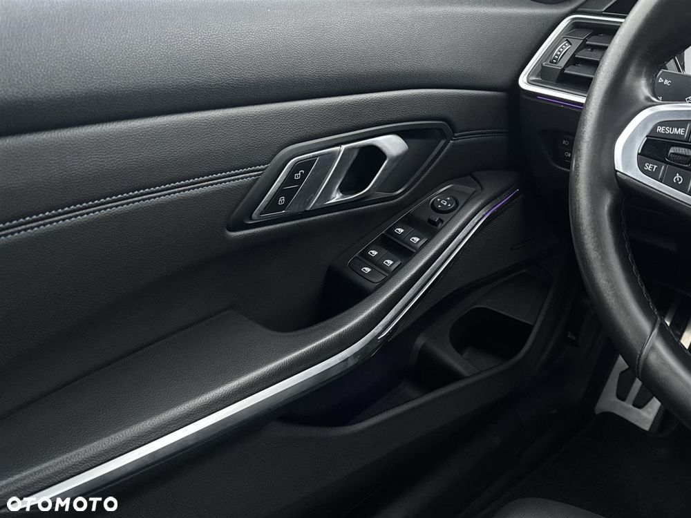 BMW Seria 3 318i - 17