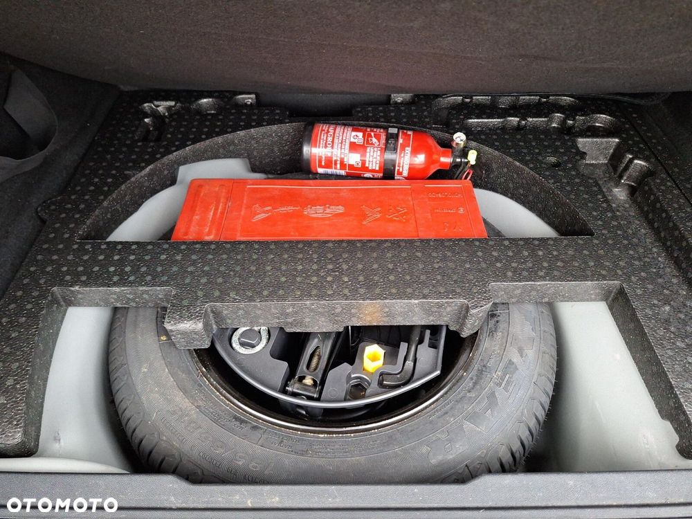 Peugeot 2008 1.2 Pure Tech Allure S&S - 28