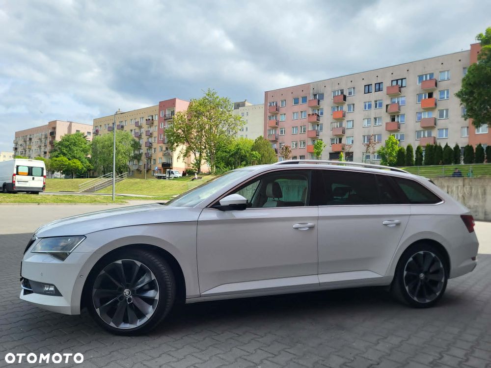 Skoda Superb 2.0 TDI DSG Premium Edition - 17