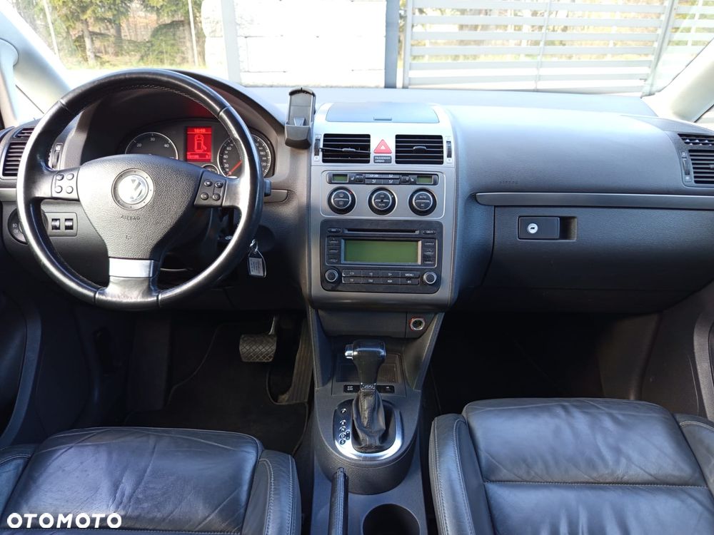 Volkswagen Touran 2.0 TDI DSG Highline - 6