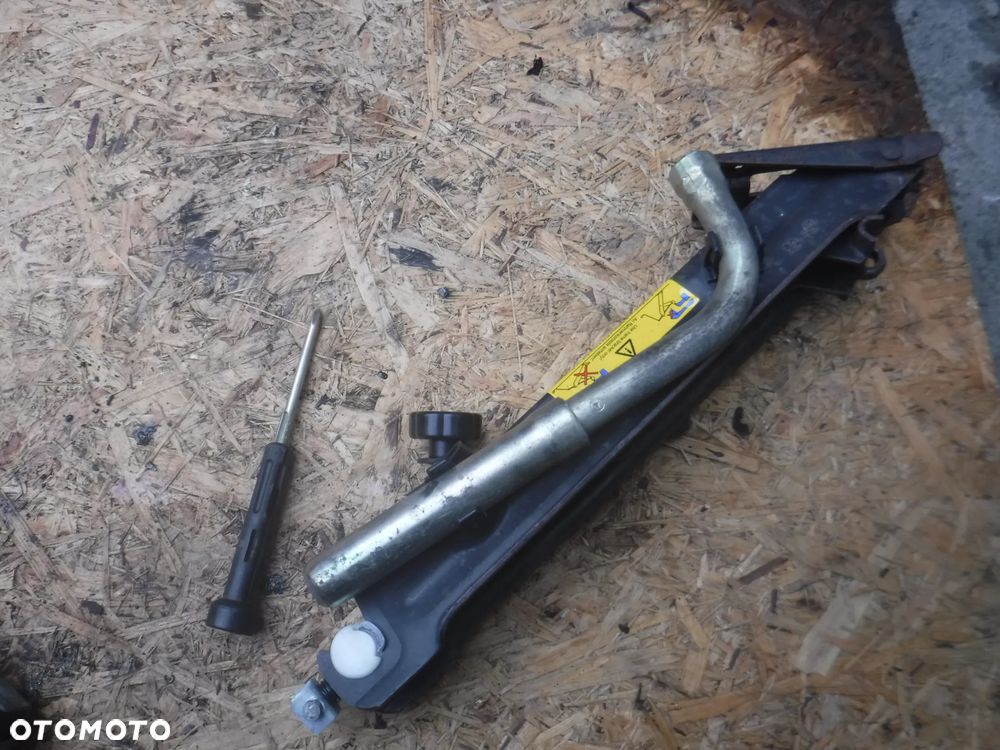 Mercedes ML W163 lewarek klucz - 1