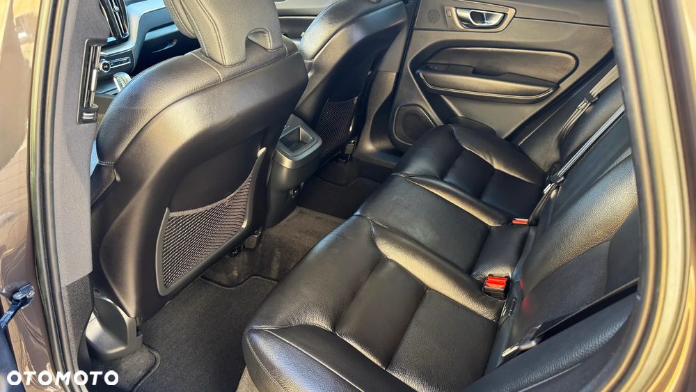 Volvo XC 60 B4 D Geartronic Momentum Pro - 21