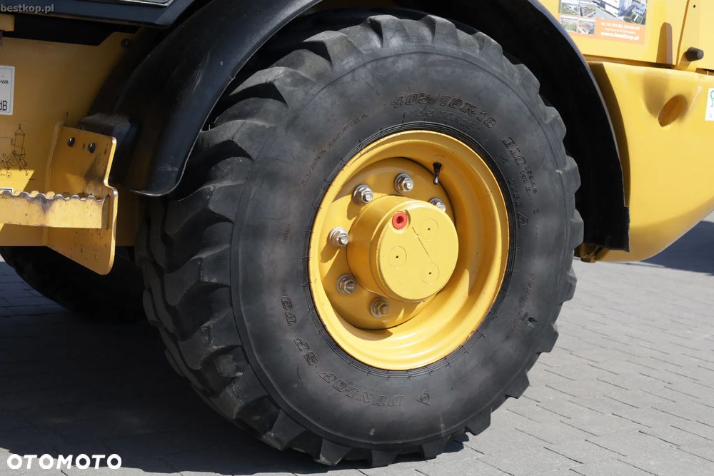 Caterpillar CAT 906M - 21
