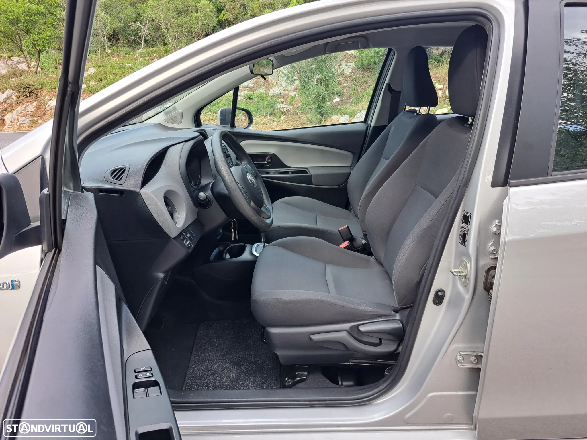 Toyota Yaris 1.5 HSD Comfort - 13