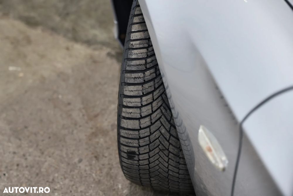 BMW Seria 3 320d - 32
