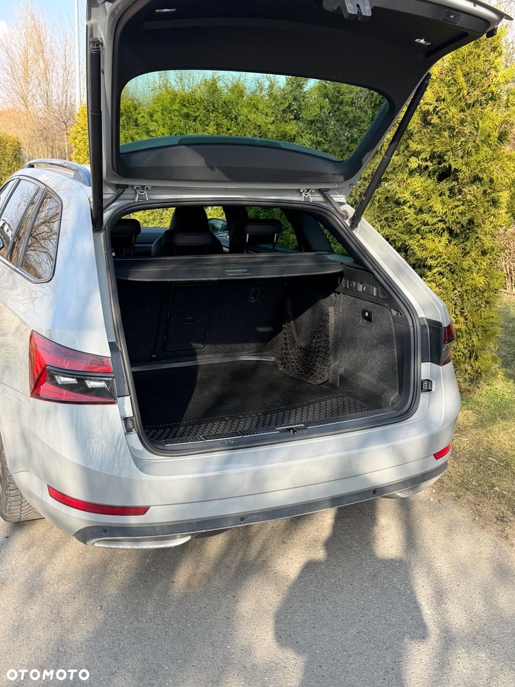 Skoda Superb 2.0 TDI SCR Sportline DSG - 8
