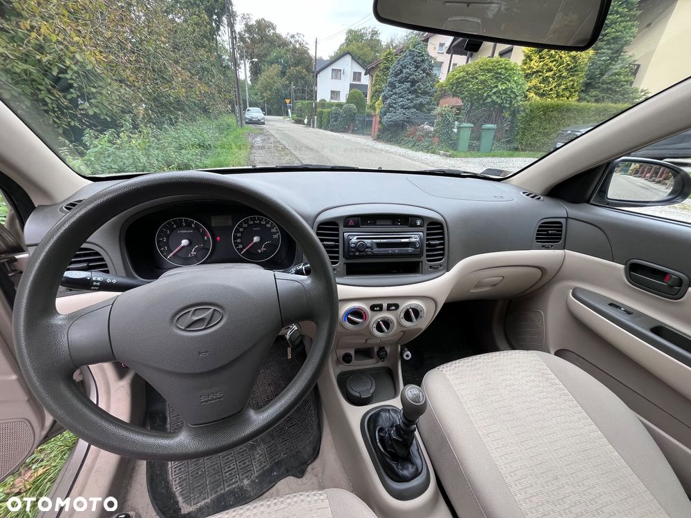 Hyundai Accent - 6