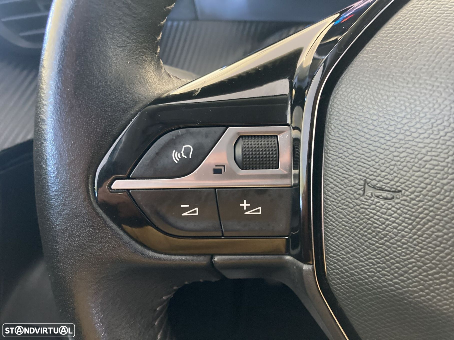 Peugeot 2008 1.2 PureTech Allure Pack - 19