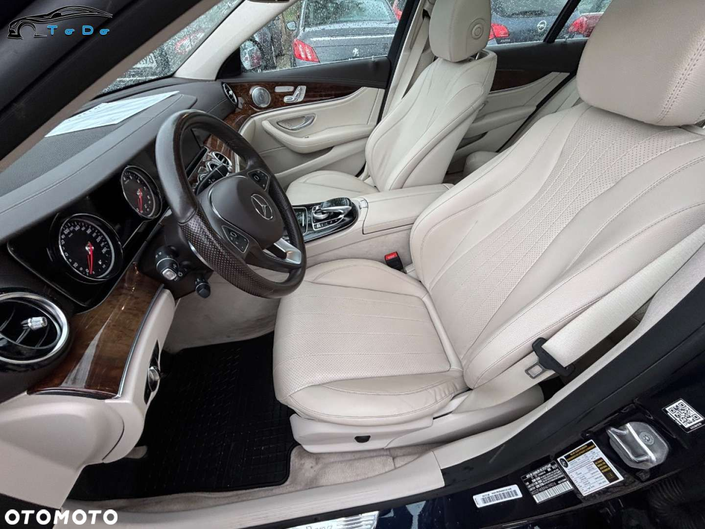 Mercedes-Benz Klasa E 300 9G-TRONIC - 15