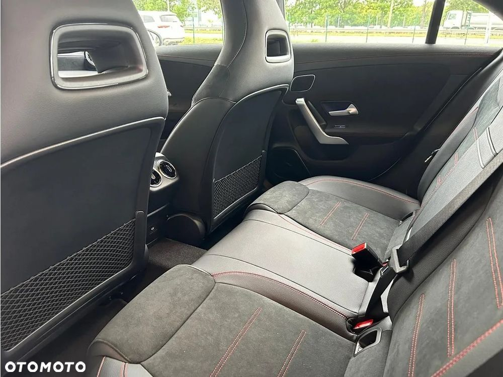 Mercedes-Benz CLA 200 mHEV AMG Line 7G-DCT - 4