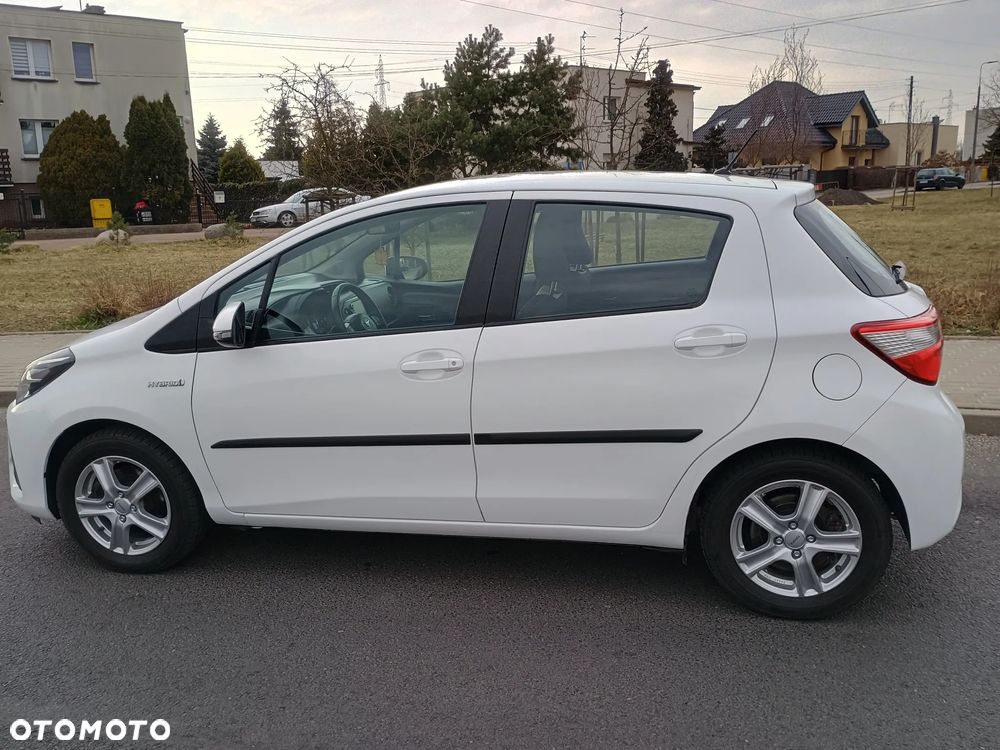 Toyota Yaris Hybrid 100 Sol - 6