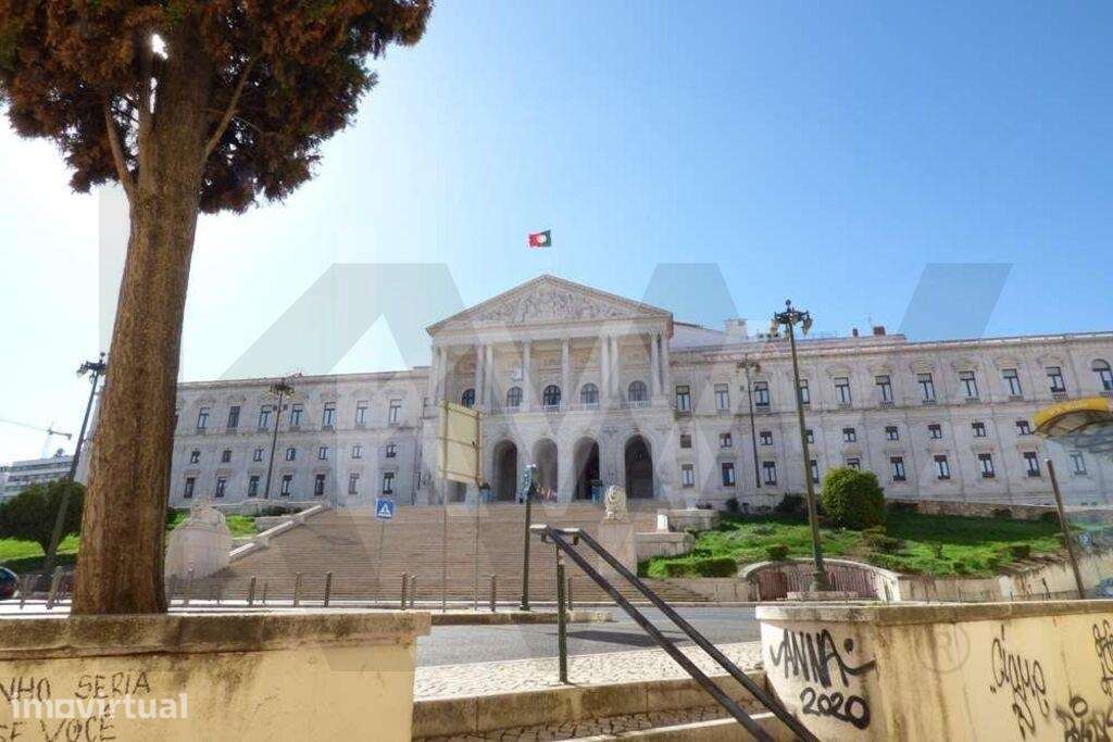 Charme e Tradição para Arrendar: Apartamento T3 em São Bento - Grande imagem: 2/31