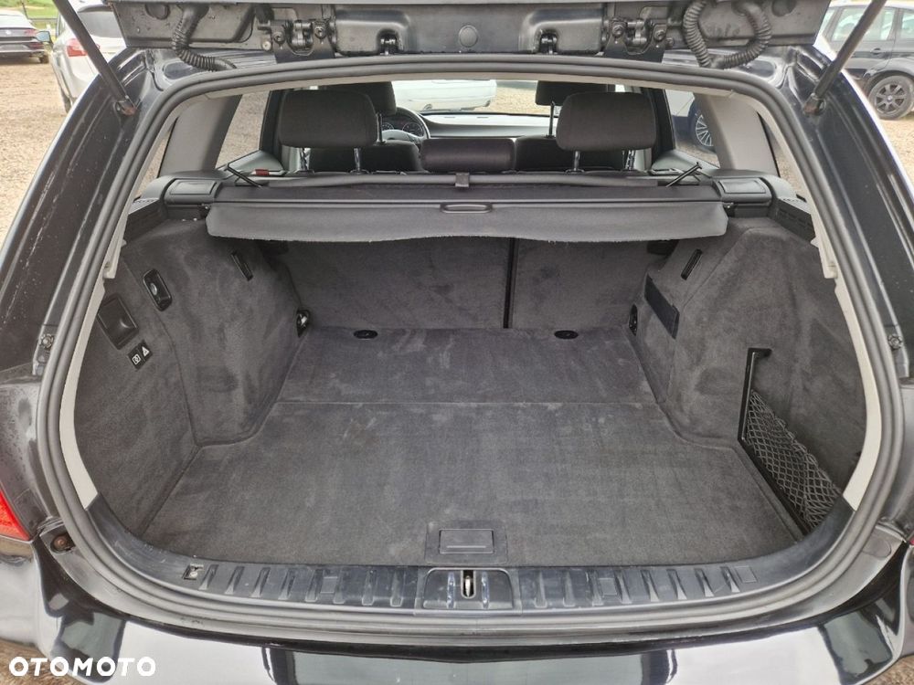 BMW Seria 3 318d Touring - 15