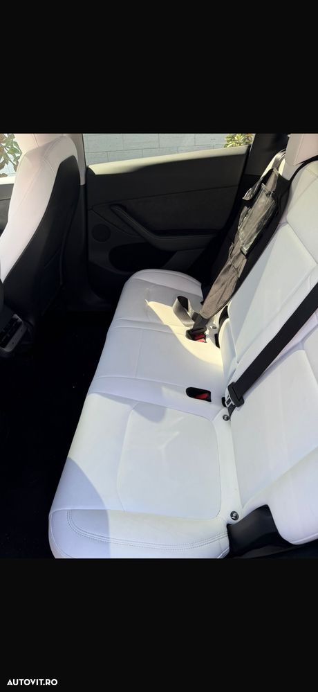 Tesla Model Y - 6