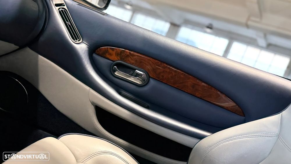 Aston Martin DB7 Vantage Coupé V12 - 34