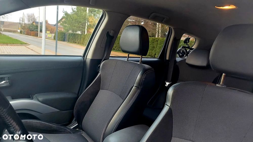 Mitsubishi Outlander 2.0 DID Intense + - 10