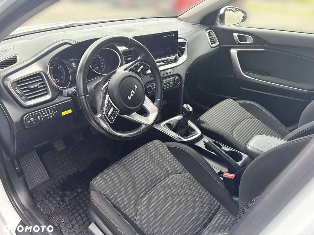 Kia Ceed - 9