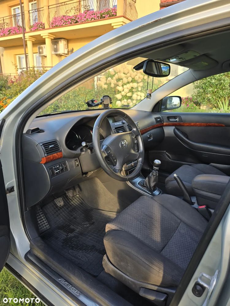 Toyota Avensis 2.2 D-4D Sol - 18