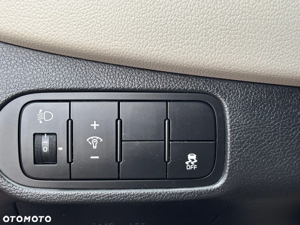 Kia Carens 1.6 GDI Dream Team Edition - 21