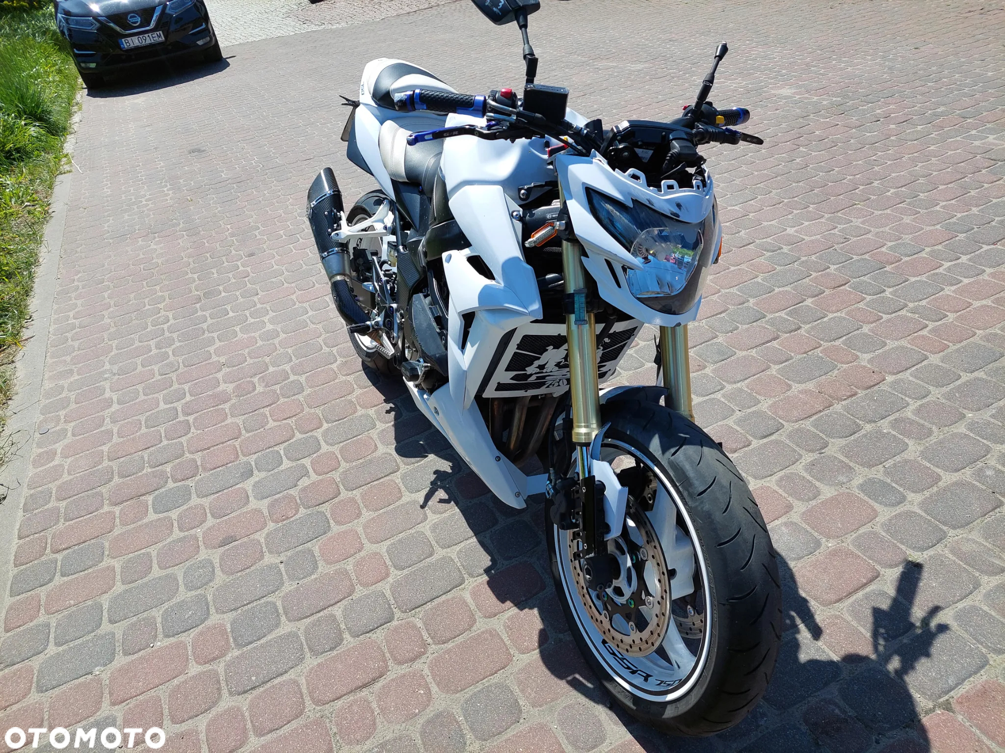 Suzuki GSR - 10