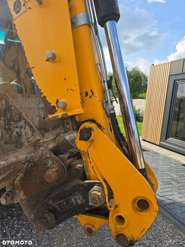 JCB - 8