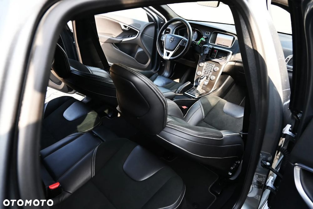 Volvo V40 D2 Geartronic RDesign - 39
