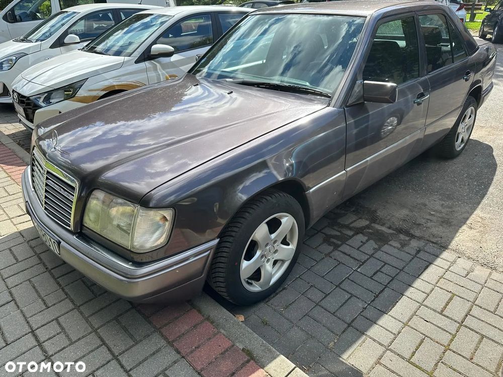 Mercedes-Benz Klasa E 200 - 4